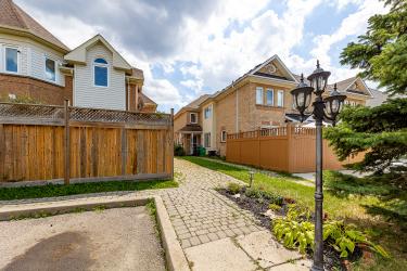 198 Pressed Brick Drive, Brampton