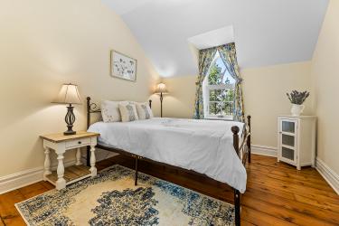 282398 County Road 10, Grand Valley
