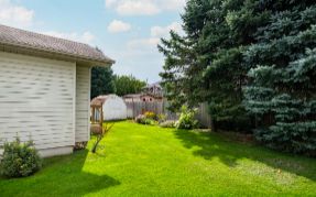 652 Canfield Place, Shelburne