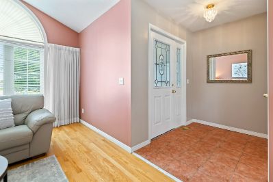652 Canfield Place, Shelburne