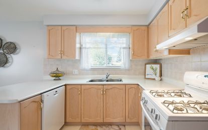 652 Canfield Place, Shelburne