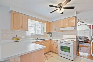 652 Canfield Place, Shelburne