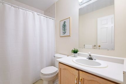 652 Canfield Place, Shelburne