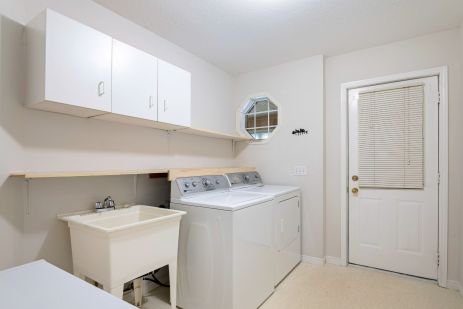652 Canfield Place, Shelburne