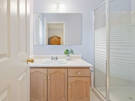 652 Canfield Place, Shelburne
