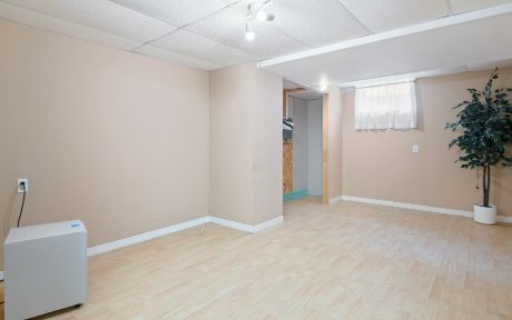 652 Canfield Place, Shelburne