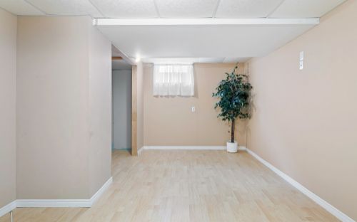 652 Canfield Place, Shelburne