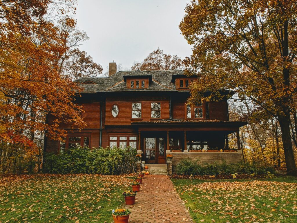 What Factors Contribute to the Value of Historical Homes?