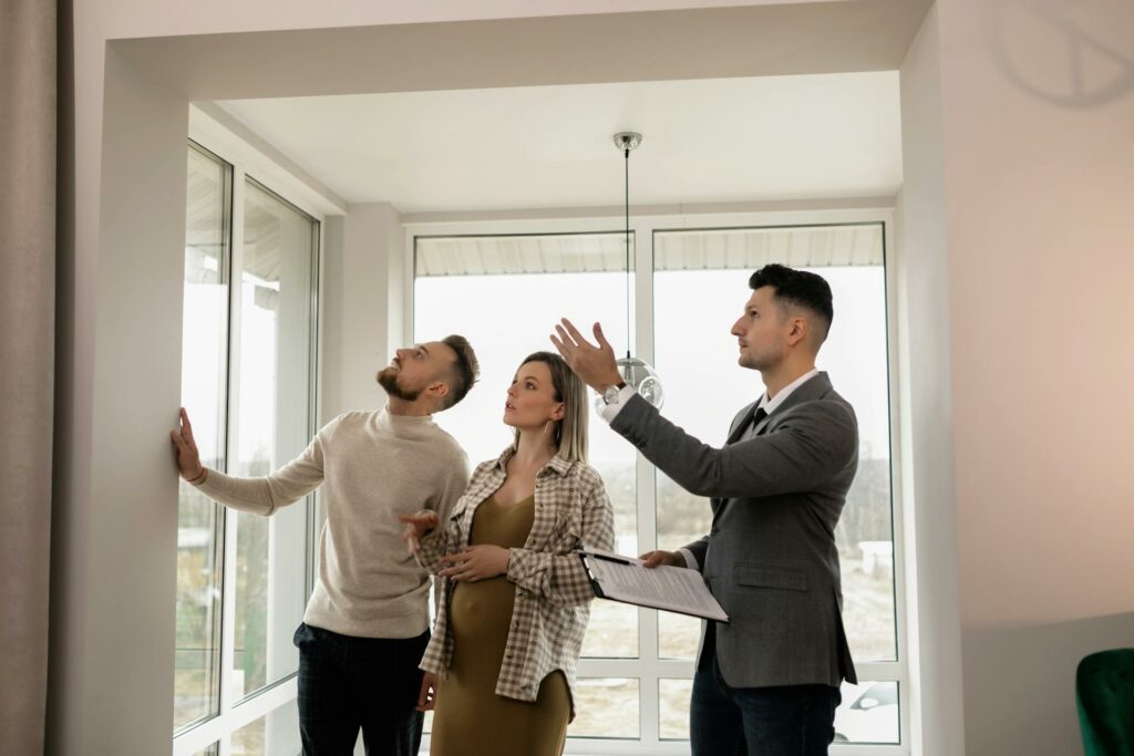 Is It Better to Go with a Local Realtor?