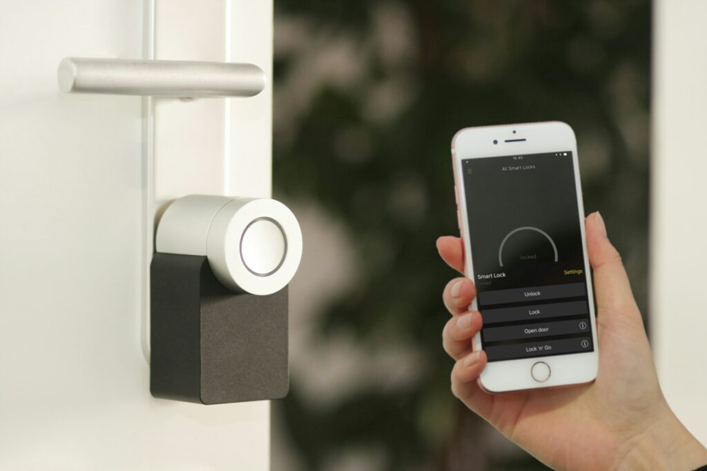 What are the Pros and Cons of Smart Technology?