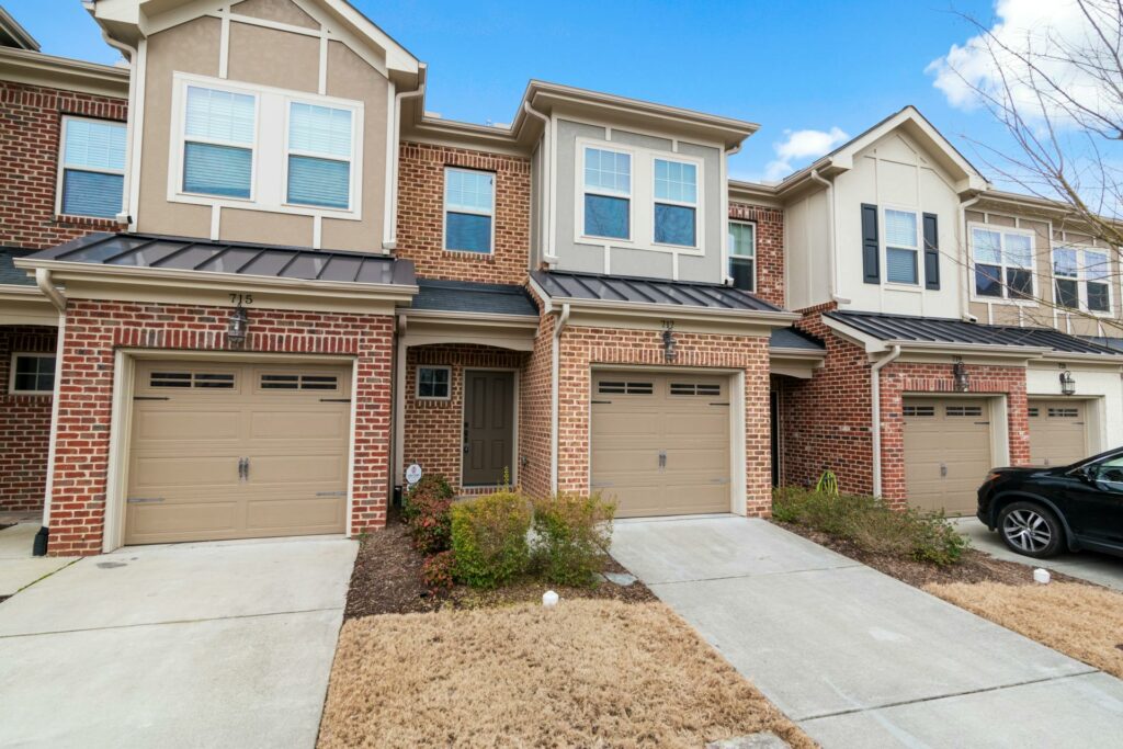 Are Townhouses and Duplexes the Same Thing?