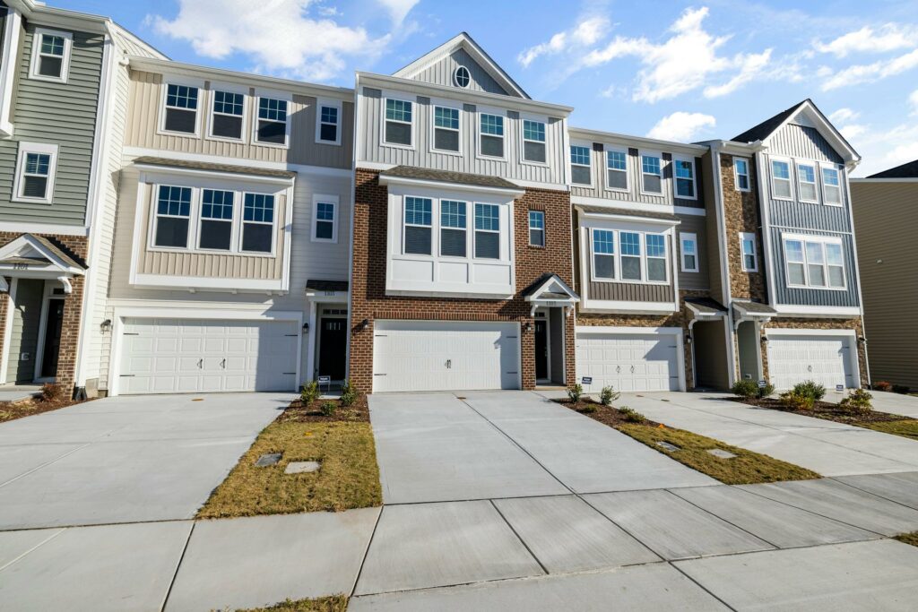 What is the Difference Between a Duplex and a Townhouse in Canada?