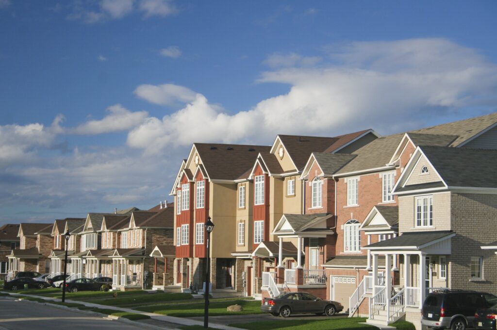 What are the Advantages of Renting a Townhouse?