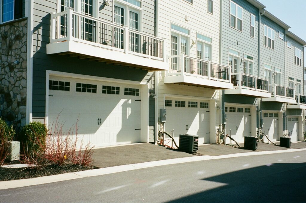 What are the Pros and Cons of a Townhouse?