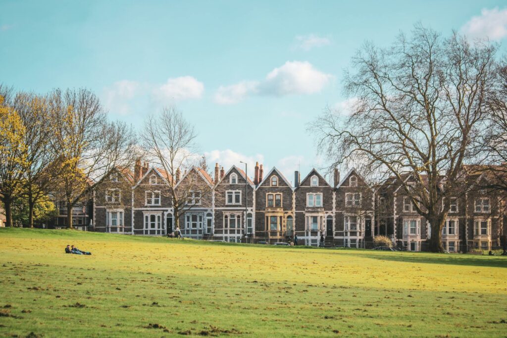 Who Owns the Land Around a Townhouse?