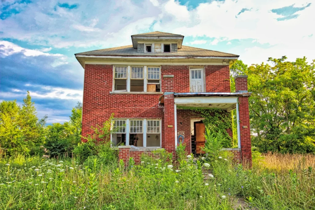 Can I Buy an Abandoned House in Ontario?
