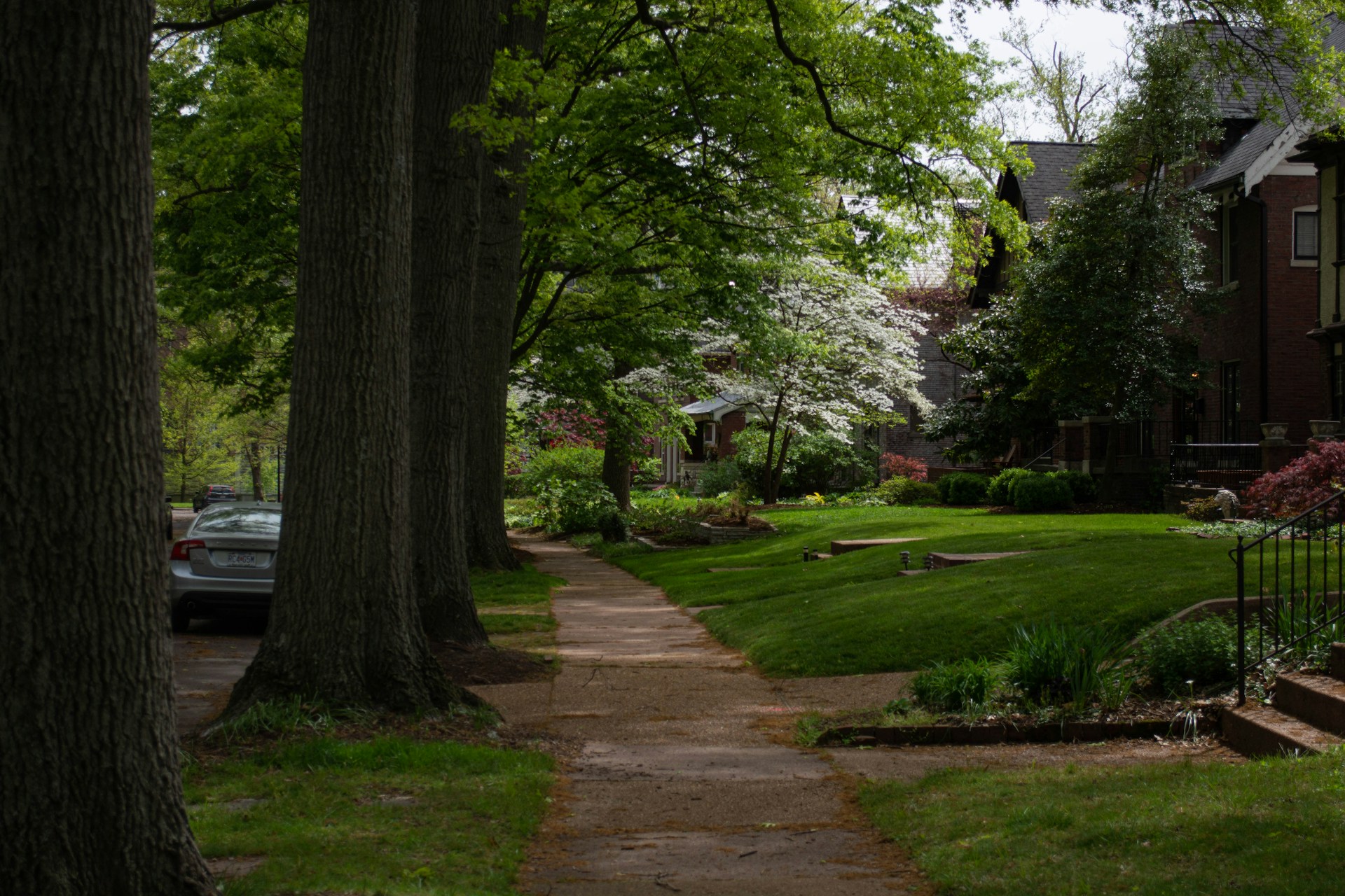How Do You Choose the Right Neighborhood for Downsizing?