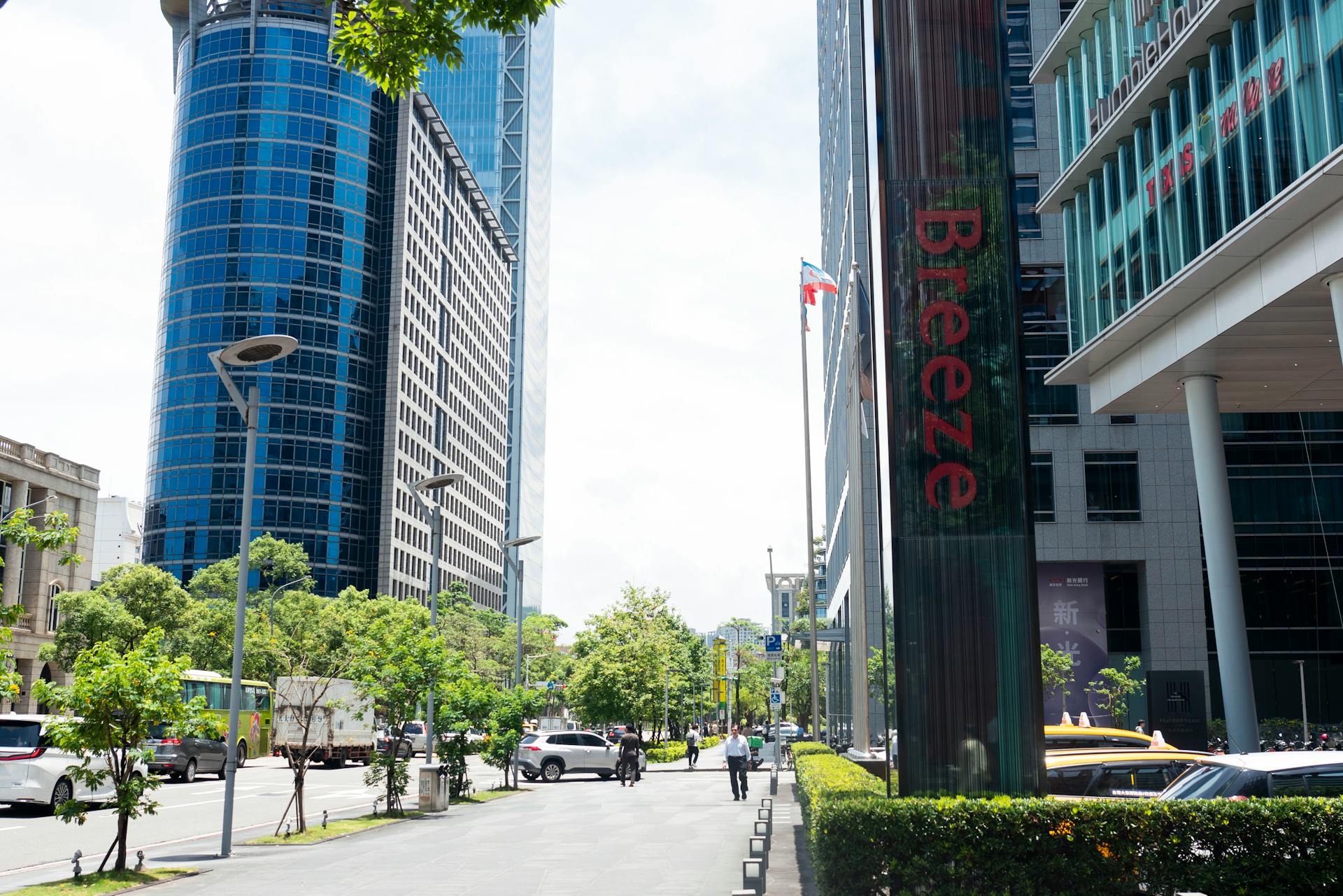 How Do You Finance a Commercial Property With a Canadian Bank?